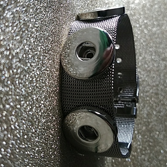 Metal Snap Bracelet - Picture 3 of 5